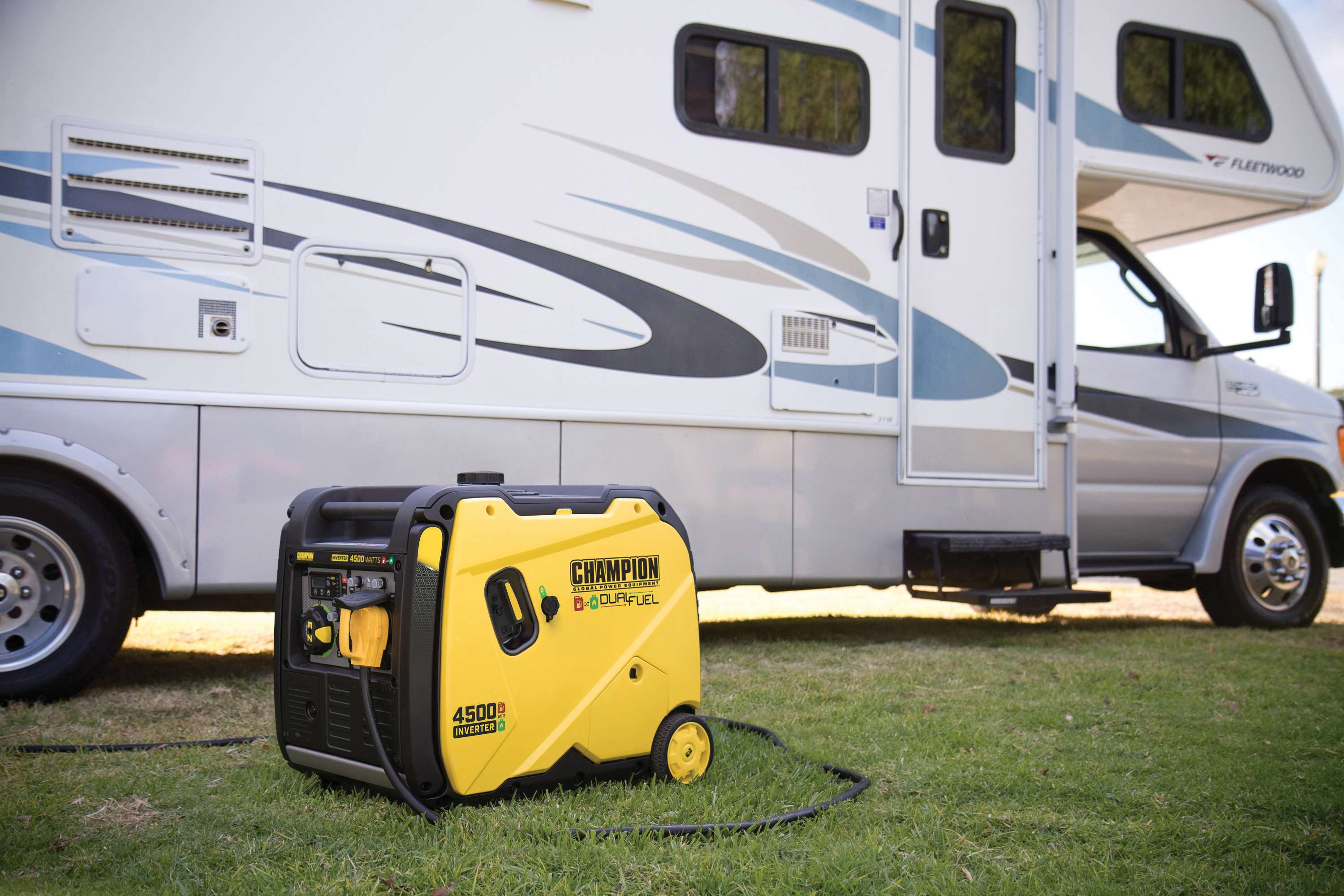 Champion 2001319 3500W/4500W Generator Dual Fuel Inverter Electric Start with CO Shield New