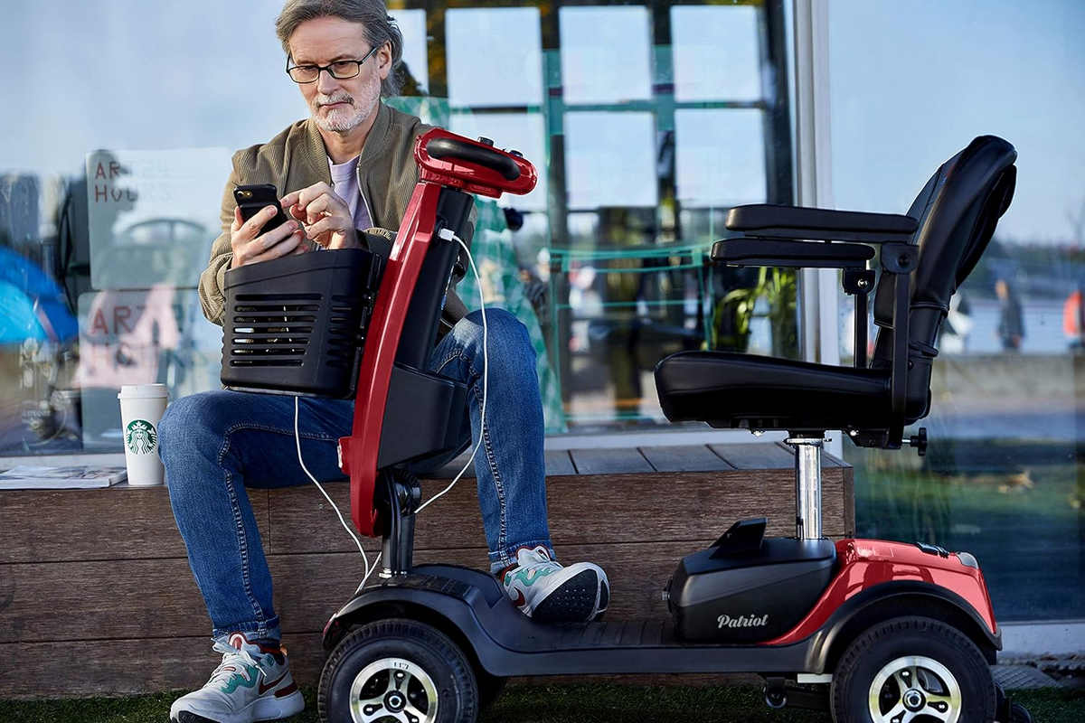 Metro Mobility Patriot Mobility Scooter 4 Wheel Electric 24V 12Ah 300W 4.97 MPH 10 Mile Range Manufacturer RFB